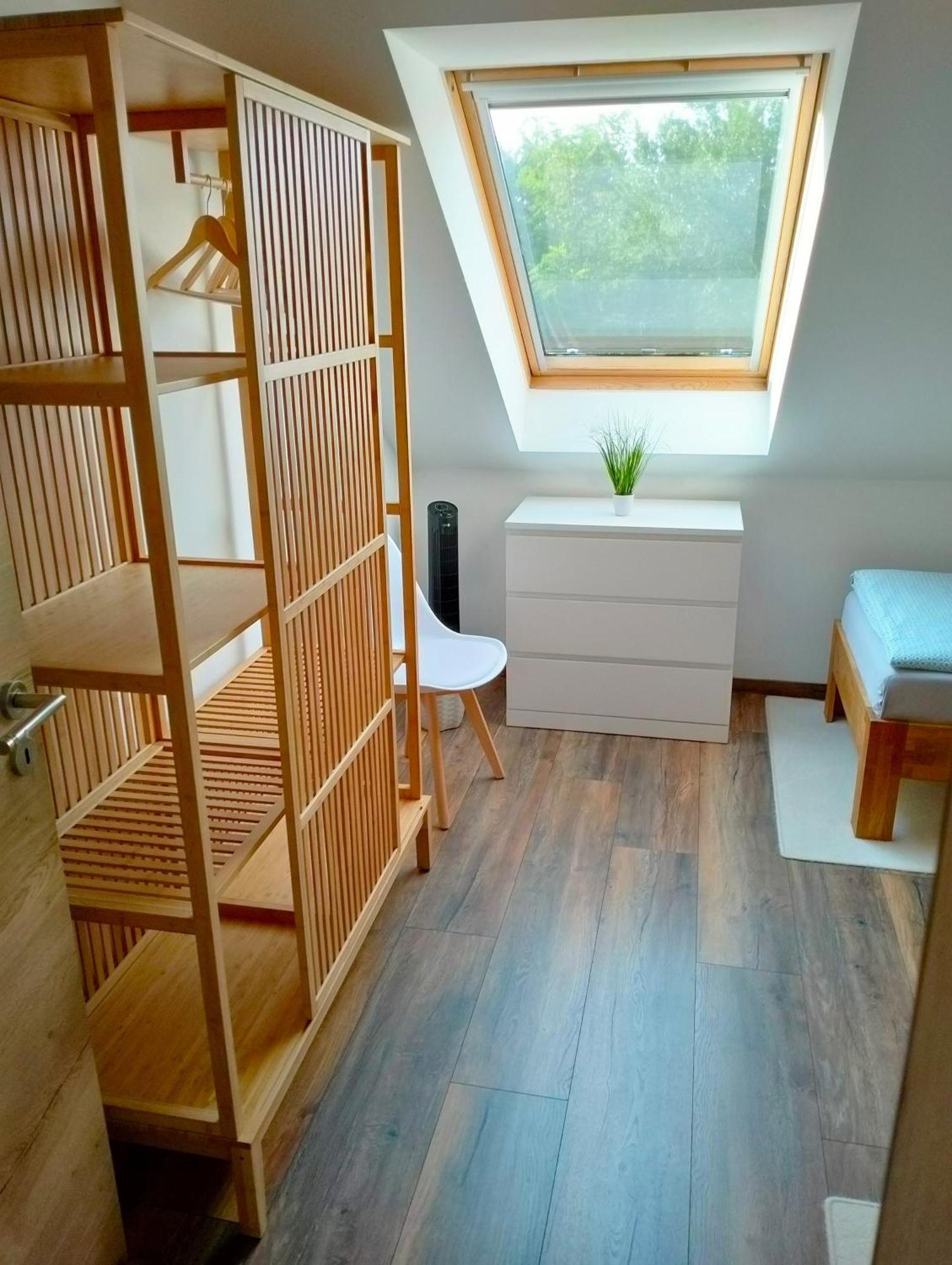 Ferienwohnung Am Waldesrand - Garten, Terrasse, Grill, Luftkuehler, Massagesessel, Kinderspielecke, Spielekonsole Котбус Екстериор снимка