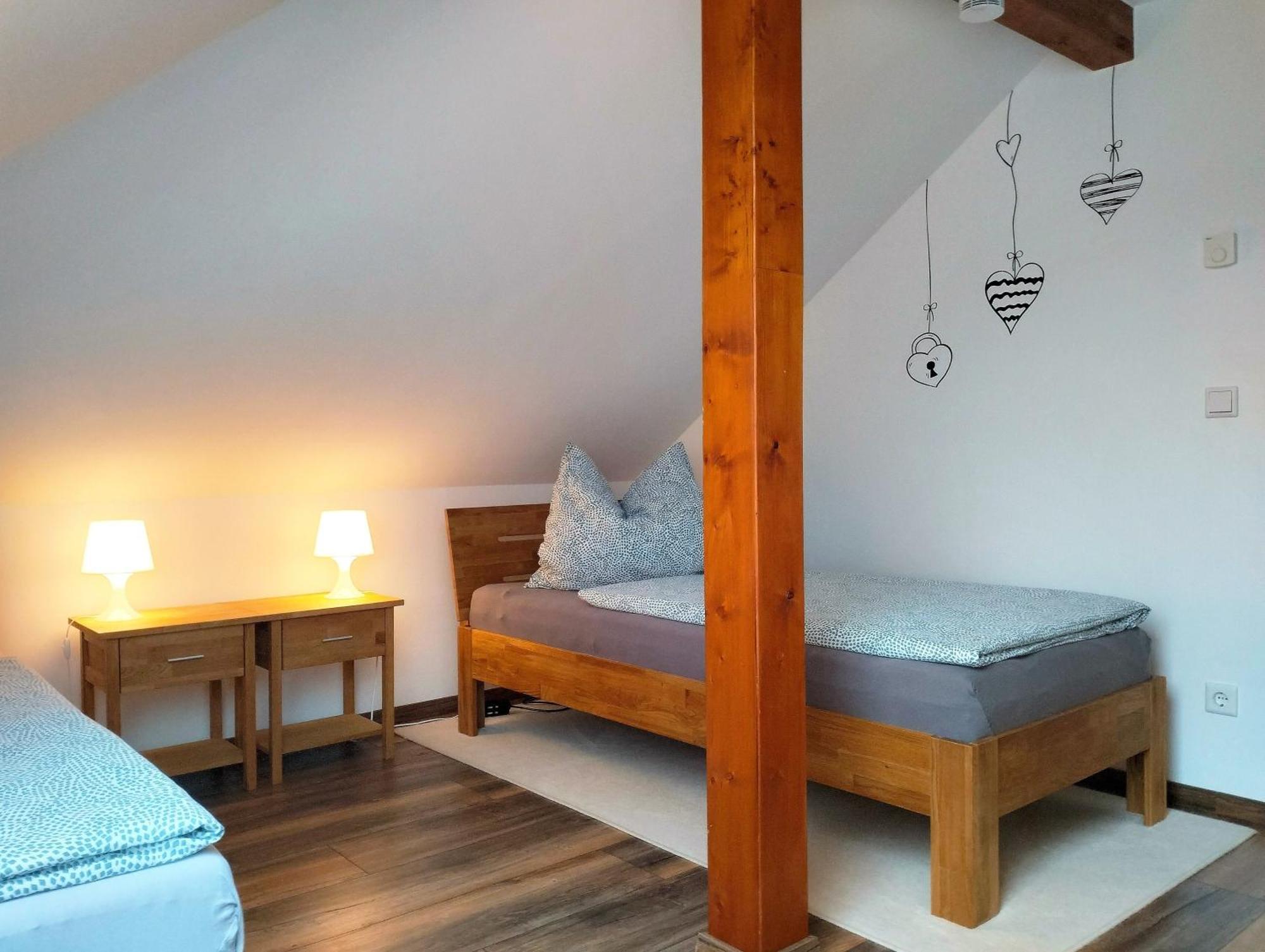 Ferienwohnung Am Waldesrand - Garten, Terrasse, Grill, Luftkuehler, Massagesessel, Kinderspielecke, Spielekonsole Котбус Екстериор снимка