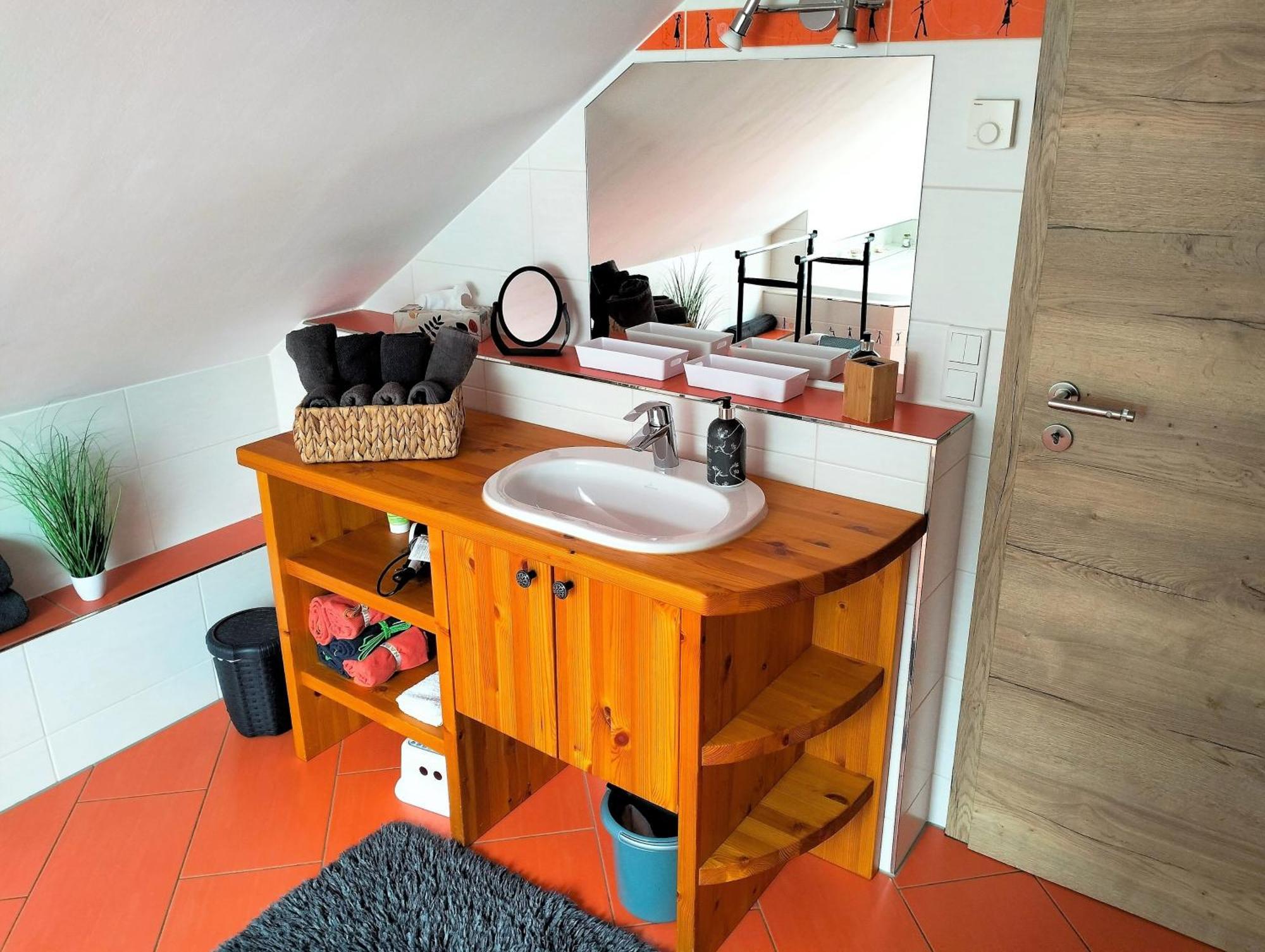 Ferienwohnung Am Waldesrand - Garten, Terrasse, Grill, Luftkuehler, Massagesessel, Kinderspielecke, Spielekonsole Котбус Екстериор снимка